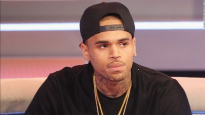 Acuzat de violențe, Chris Brown a fost din nou arestat