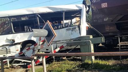 Coliziune între un tren și un autobuz în Germania. Cel puțin nouă răniți