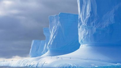 Două calote de gheață extrase din Mont Blanc vor fi conservate în Antarctica