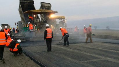 Țăranii își cedează terenurile pentru construcția unui drum spre autostrada A1