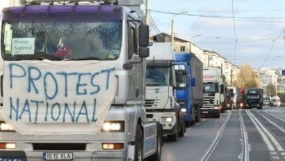 Protestul transportatorilor: Autovehiculele de marfă reduc viteza în întreaga ţară. Urmează blocarea traficului