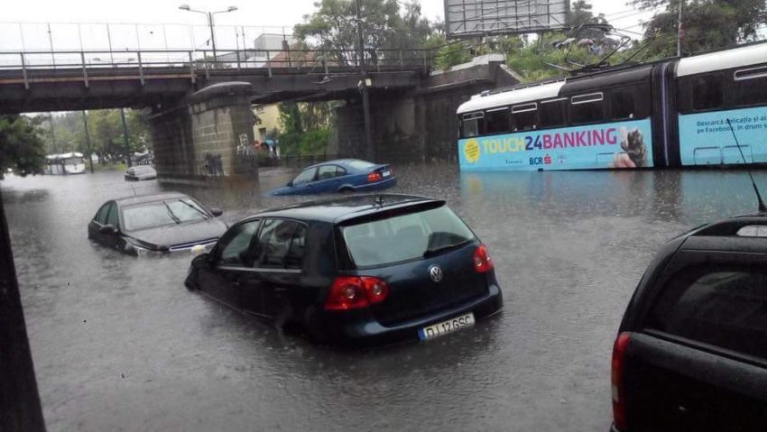 [VIDEO] Timişul este afectat din nou de inundaţii. În Timişoara a fost haos în această dimineaţă