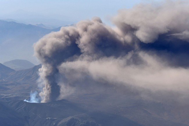 Erupția unor vulcani perturbă traficul aerian