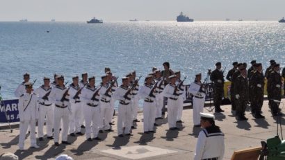 Ceremonii militare, defilări, parade şi concerte de Ziua Marinei Române, în portul turistic Mangalia