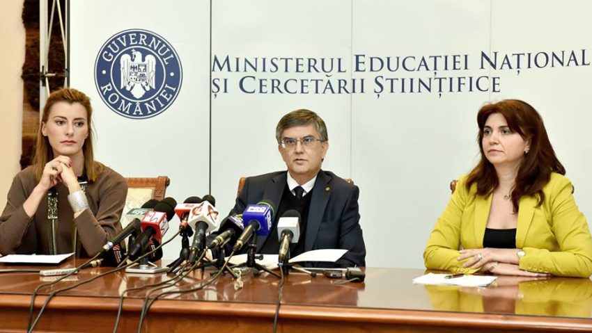 Concursul pentru directorii de unităţi de învăţământ nu va fi oprit