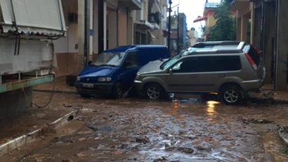 [FOTO] Ploi torenţiale şi inundaţii grave în Grecia, cel puţin 4 morţi