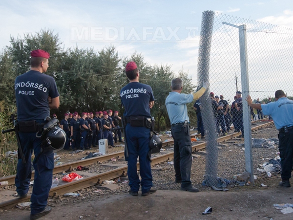 Poliţia ungară recrutează cu sutele ofiţeri pentru paza frontierei cu Serbia