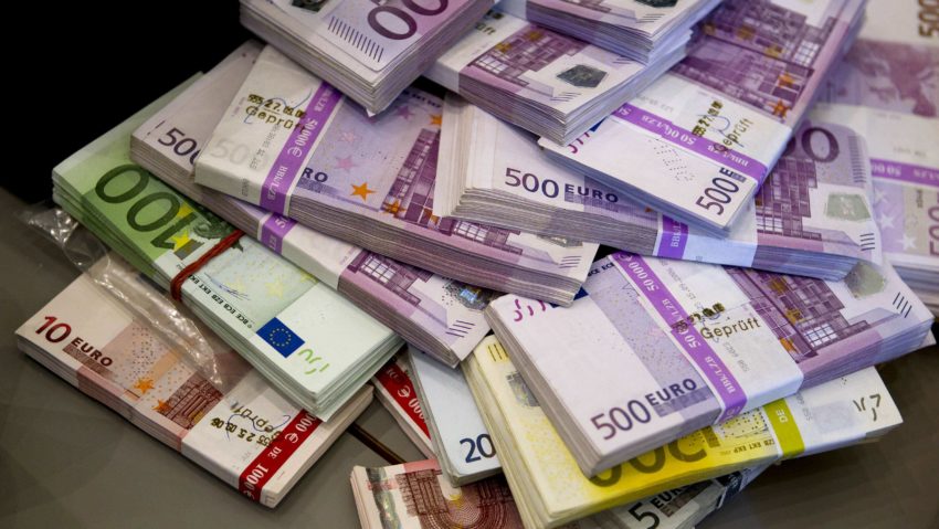 O femeie a lăsat, prin testament, Casei de Asigurări de Sănătate peste 100.000 de euro!