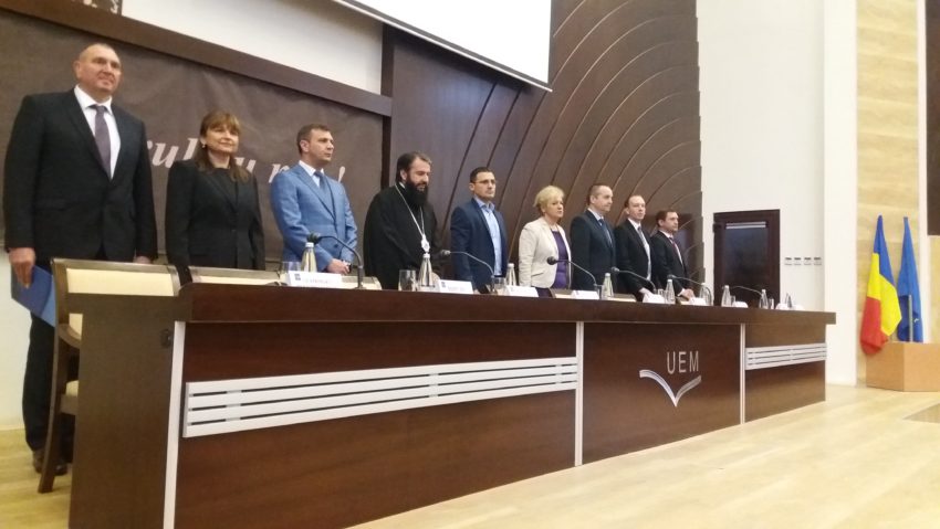 [AUDIO-FOTO] Flori, emoții și aplauze la Universitatea Eftimie Murgu din Reșița. Astăzi a avut loc festivitatea de deschidere