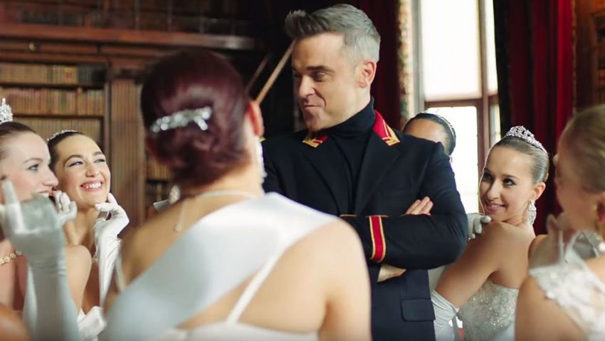 [VIDEO]Robbie Williams i-a înfuriat pe ruși