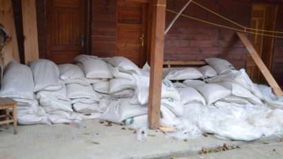 [FOTO] Tone de produse accizabile, confiscate în urma unor percheziţii pe raza judeţului Caraş-Severin