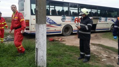 Accident teribil. Un bărbat a decedat după ce a fost strivit de autobuz în timp ce îl repara