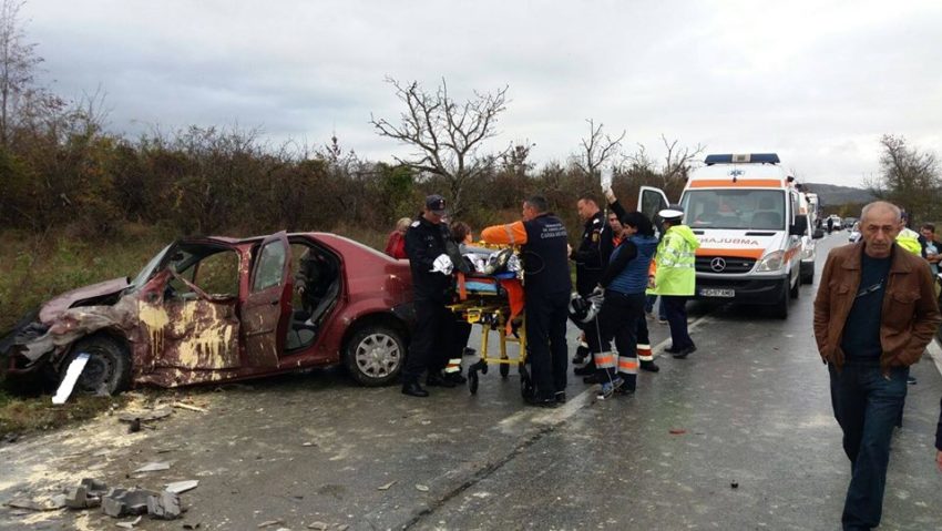 [FOTO-VIDEO] Scene desprinse din filme între Reșița și Caransebeș. Două persoane se află în stare gravă