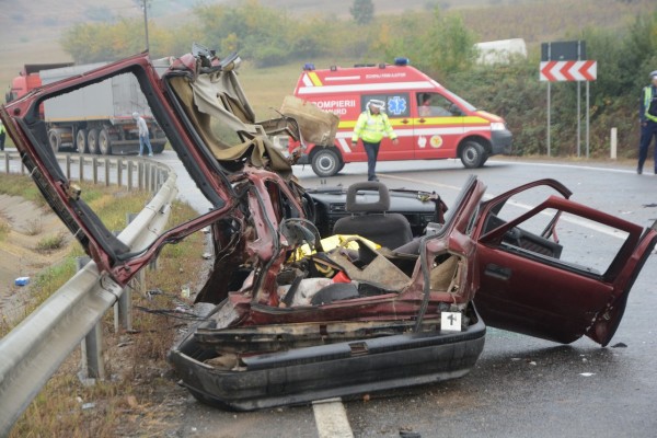 [VIDEO] Accident teribil pe DN 19: Două persoane au murit, iar alte două sunt grav rănite