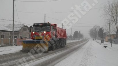 Iarna poate veni mâine: DRDP Timişoara are pe stoc sute de tone de material antiderapant