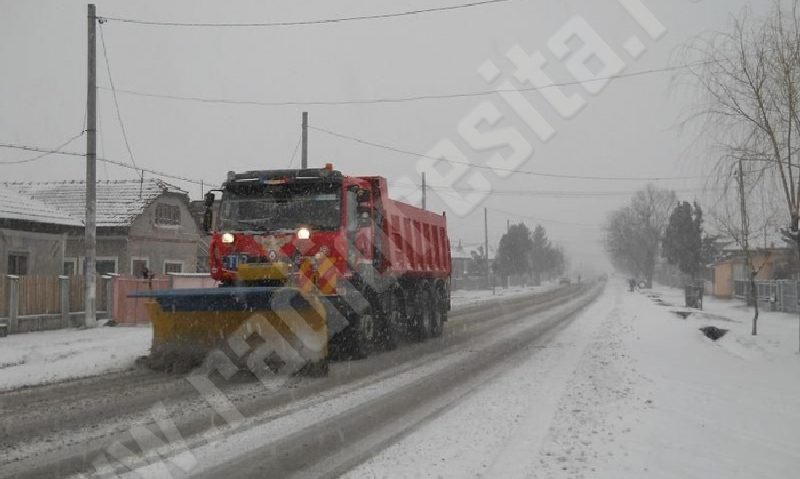 Iarna poate veni mâine: DRDP Timişoara are pe stoc sute de tone de material antiderapant