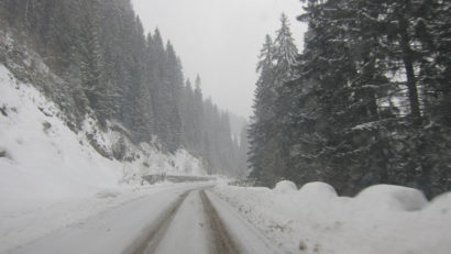 Transalpina este închisă din cauza condiţiilor meteo. Şoferii care nu respectă măsura riscă sancţiuni grele