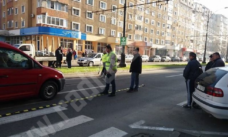 [FOTO] Accident pe trecerea de pietoni în faţă la Moto Velo