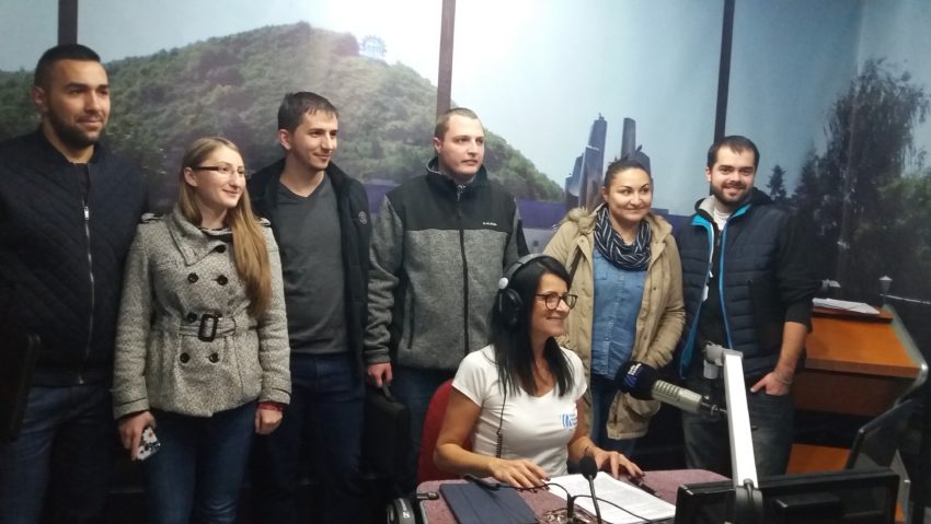 [FOTO] Bucuroşi de oaspeţi! Porţile Radio Reşiţa s-au deschis pentru ascultători!