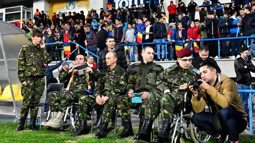 Copiii le-au urat succes tricolorilor la primul antrenament înaintea meciului cu Polonia