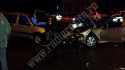 [FOTO] Teribil accident în Reşiţa. Mai multe persoane au ajuns la spital, din cauza unui tânăr de 18 ani