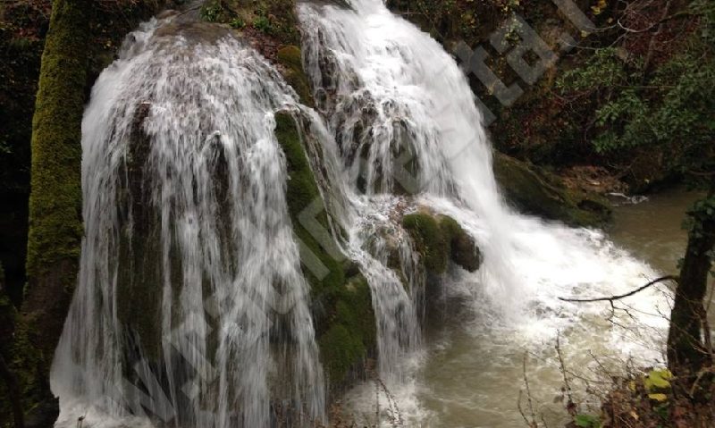 [FOTO] Frigul întrerupe lucrările de amenajare eco-turistică la Cascada Bigăr