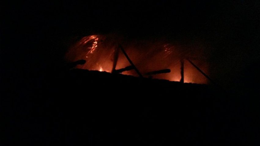 [FOTO] Incendiu în Dealul Crucii. De vină, din nou coşul de fum