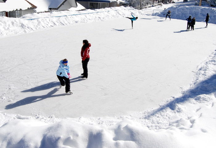 Premieră în Vest: Primul patinoar natural din Banat în staţiunea montană Semenic