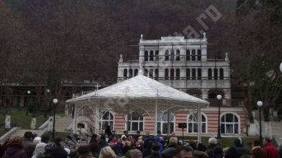 Revelion în aer liber în Parcul Central din staţiunea Băile Herculane