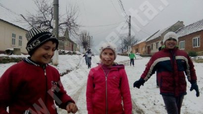 În luna decembrie, Valea Cernei devine o vale a… copilăriei