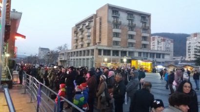 [FOTO] Arta, muzica populară și solidaritatea reșițenilor se împletesc pentru a oferi speranță bolnavilor de cancer