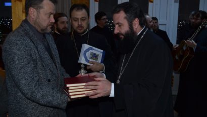 Bucuria Praznicului Nașterii Domnului transmisă prin dăruire la Reșița de Episcopia Caransebeşului