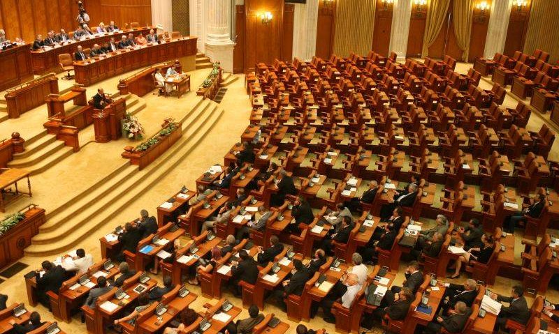 Reexaminarea legii privind eliminare a 102 taxe, respinsă de comisiile Senatului