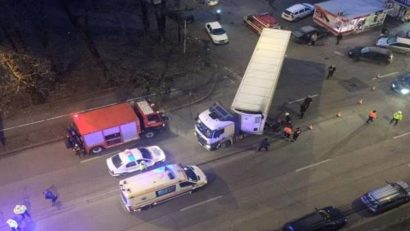 [VIDEO] Sfârşit tragic pentru o femeie care a fost călcată de un tir în vestul ţării