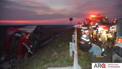 [FOTO] O clipă de neatenţie fatală. Un bărbat şi-a pierdut viaţa pe autostrada Arad-Nădlac