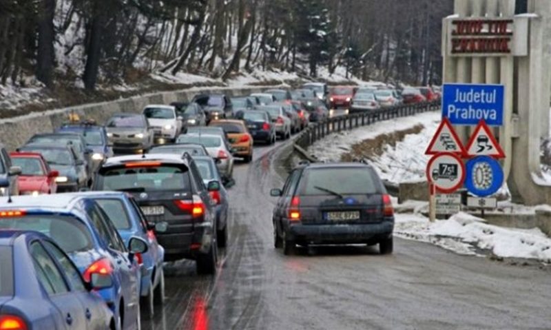 Circulație deviată pe DN 1, din cauza aglomerației