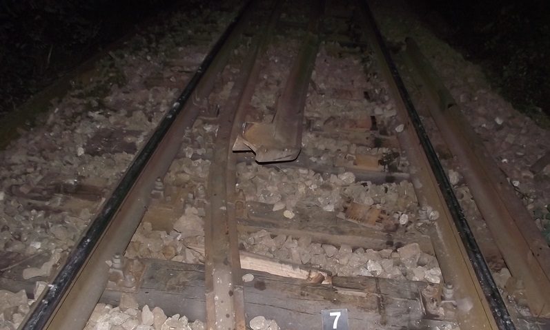 Probleme din cauza temperaturilor scăzute. Trenurile circulă cu viteza melcului între Caransebeş şi Băile Herculane