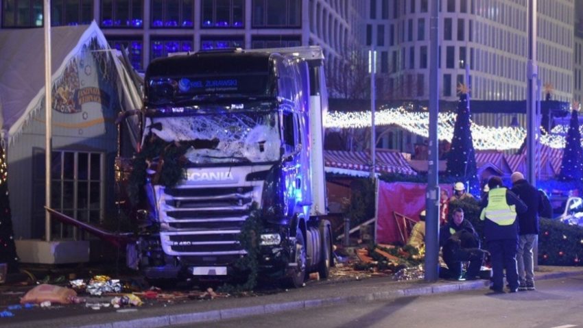 [VIDEO] Atentat la Berlin: 12 morţi şi 50 de răniţi după ce un camion a intrat într-o piaţă de Crăciun