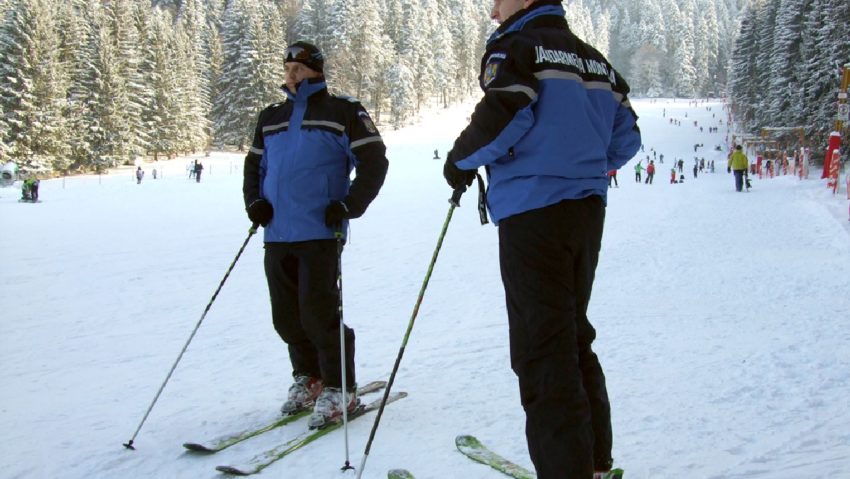 Jandarmii cărăşeni sunt pe baricade şi la înălţime