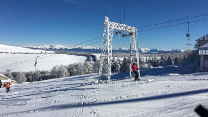 [FOTO] Liber la schi pe Semenic, cândva „Perla Banatului”. Pârtia Goznuţa aşteaptă iubitorii sporturilor de iarnă