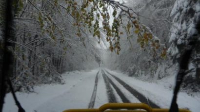 Atenţie turişti! Drumul spre Muntele Semenic a fost închis circulaţiei rutiere