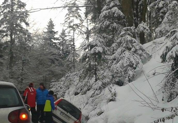 Ghinion sau neatenție? Accident pe drumul care leagă Reșița de Văliug