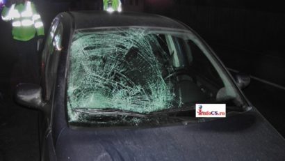 Accident între Reşiţa şi Timişoara: Se zbate între viaţă şi moarte după ce a fost lovit de o şoferiţă neatentă