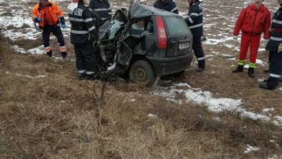 [FOTO] Tragedie în vestul ţării! Tânăr de 20 de ani, mort într-un accident rutier