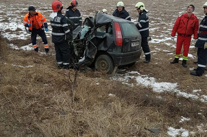 [FOTO] Tragedie în vestul ţării! Tânăr de 20 de ani, mort într-un accident rutier