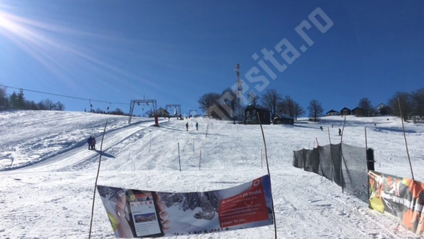 [FOTO] Concurs de schi pe Semenic. Cupa „Prietenii Munților” vă așteaptă pe Pârtia Goznuța