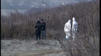 Cadavrul unui bărbat a fost găsit pe un câmp din vestul ţării