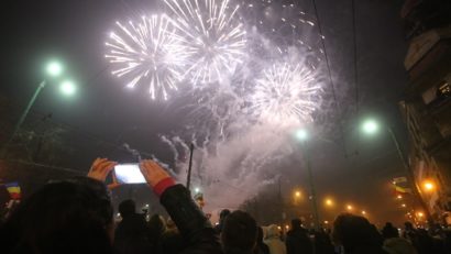 Revelion 2017! Artificii, concerte şi voie bună la cumpăna dintre ani, în vestul ţării