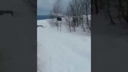 [VIDEO] „Transalpina Banatului” sub asediul zăpezii şi al viscolului, iar semnalizările rutiere… inexistente