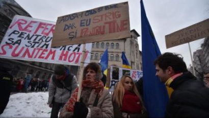 Proteste faţă de proiectele de modificare a Codului penal şi graţierea unor pedepse. Preşedintele Klaus Iohannis, în Piaţa Universităţii